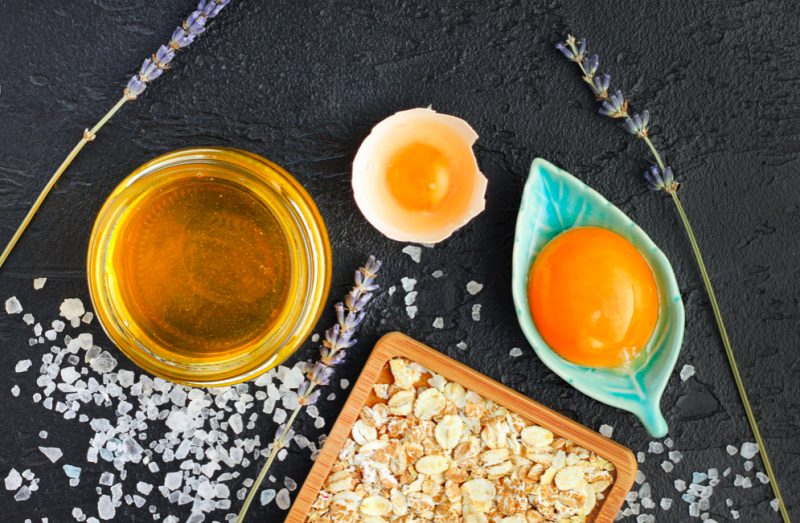 trị nám bằng mật ong và trứng gà