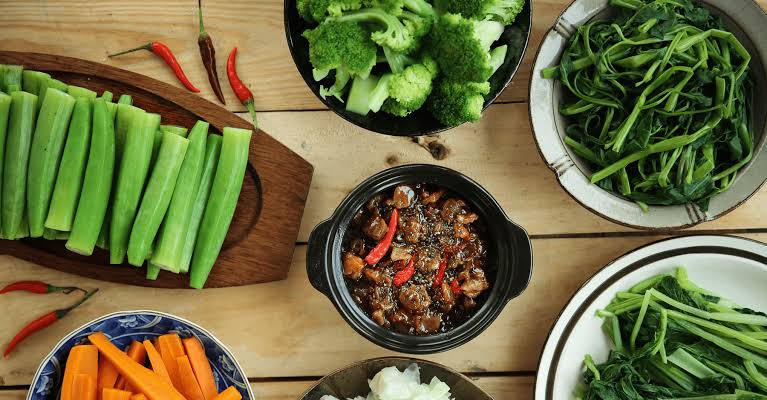Chỉ ăn cơm với rau có giảm cân không? Ăn thế nào để hiệu quả?